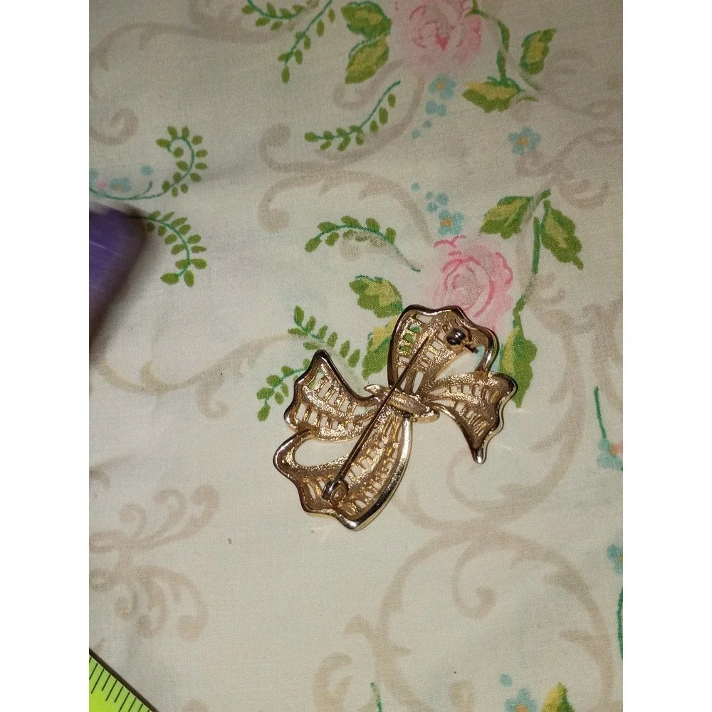 Gold Toned Open‎ Metal Ribbon Bow Brooch Unmarked 2 Inch Vintage